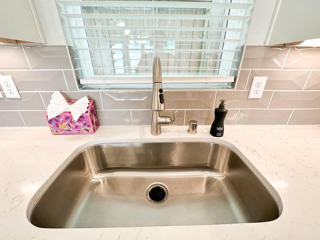 9007 Lonestar Creekbend Lane, Houston, TX 77080