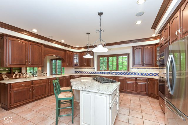 6819 Barrington Place, Fishers, IN 46038