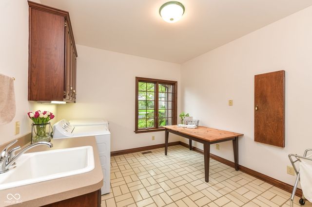 6819 Barrington Place, Fishers, IN 46038