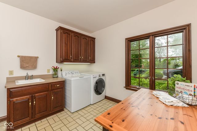 6819 Barrington Place, Fishers, IN 46038
