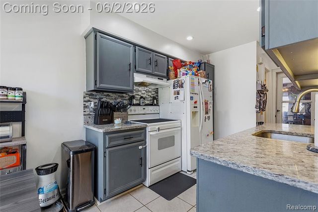 15794 Charleston Drive, Clinton Township, MI 48038