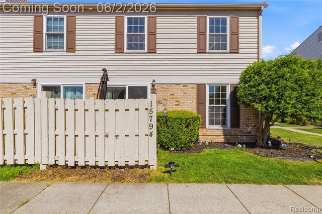 15794 Charleston Drive, Clinton Township, MI 48038