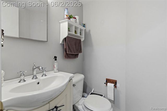 15794 Charleston Drive, Clinton Township, MI 48038