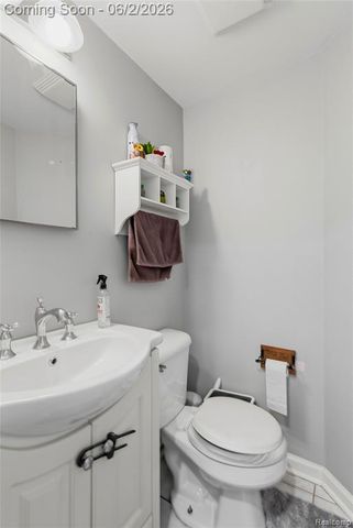 15794 Charleston Drive, Clinton Township, MI 48038
