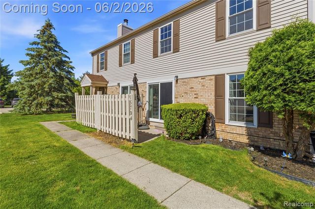 15794 Charleston Drive, Clinton Township, MI 48038
