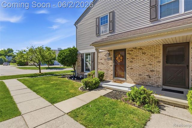 15794 Charleston Drive, Clinton Township, MI 48038