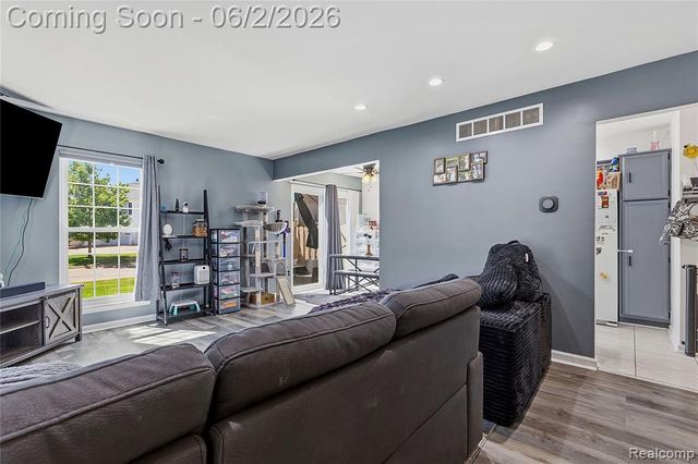 15794 Charleston Drive, Clinton Township, MI 48038