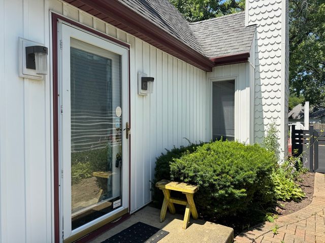 6652 Fernwood Drive, Lisle, IL 60532