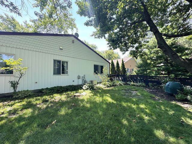 6652 Fernwood Drive, Lisle, IL 60532
