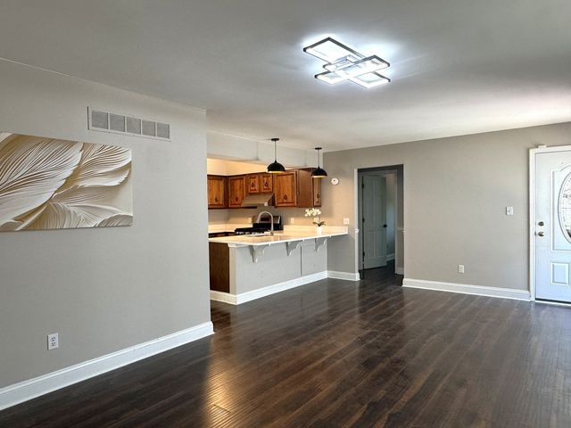 6652 Fernwood Drive, Lisle, IL 60532