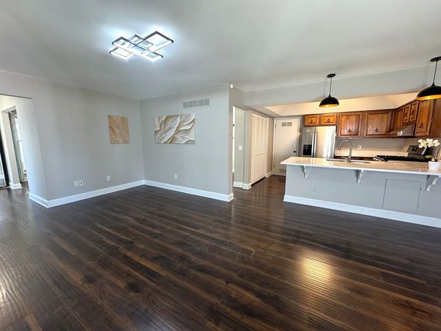 6652 Fernwood Drive, Lisle, IL 60532