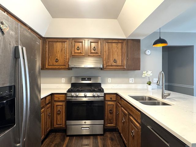 6652 Fernwood Drive, Lisle, IL 60532