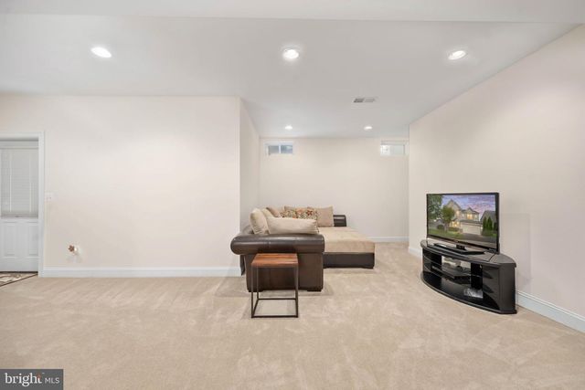 5657 LIBERTY MANOR CIR, Woodbridge, VA 22193