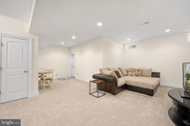5657 LIBERTY MANOR CIR, Woodbridge, VA 22193