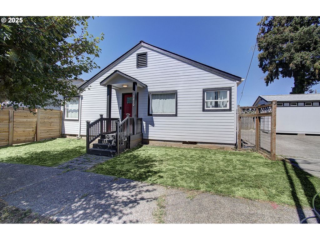 1210 W 24TH St, Vancouver, WA 98660