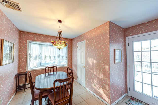 4 Winslow Lane, Kings Park, NY 11754