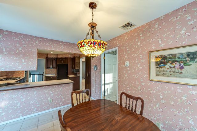 4 Winslow Lane, Kings Park, NY 11754