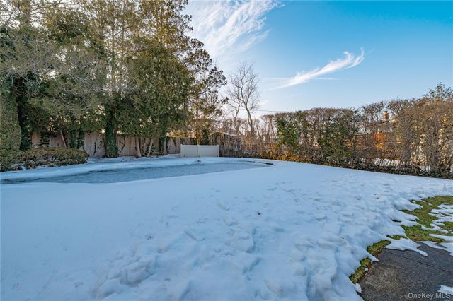 4 Winslow Lane, Kings Park, NY 11754