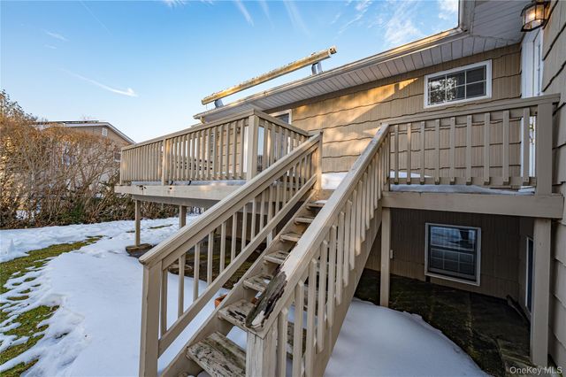 4 Winslow Lane, Kings Park, NY 11754