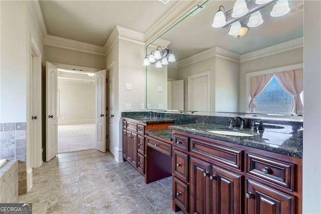 1140 Pearl Mist Drive SW, Lilburn, GA 30047