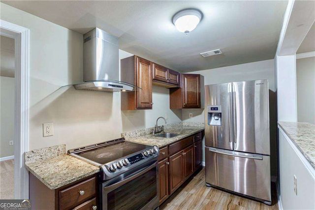 1140 Pearl Mist Drive SW, Lilburn, GA 30047