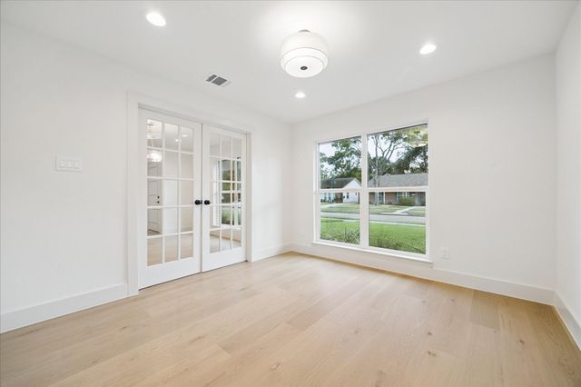 6110 Yarwell Drive, Houston, TX 77096