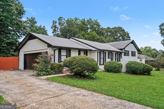 8806 Twin Oaks Drive, Jonesboro, GA 30236