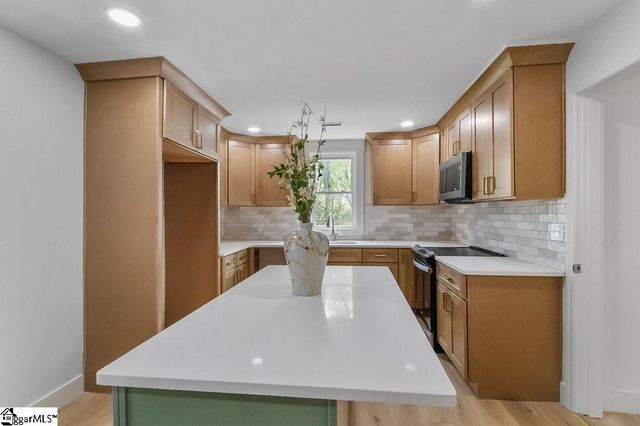208 Crestone Drive, Greenville, SC 29611