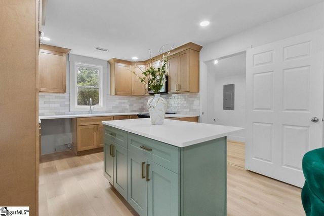 208 Crestone Drive, Greenville, SC 29611
