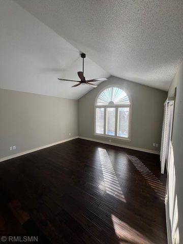 2005 Great Oaks Drive, Burnsville, MN 55337