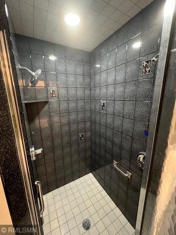 2005 Great Oaks Drive, Burnsville, MN 55337