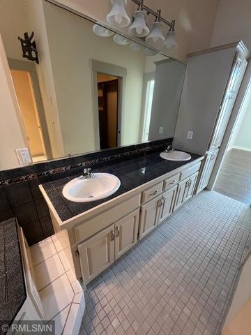 2005 Great Oaks Drive, Burnsville, MN 55337