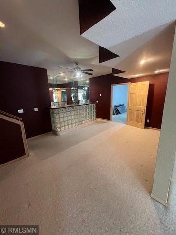 2005 Great Oaks Drive, Burnsville, MN 55337