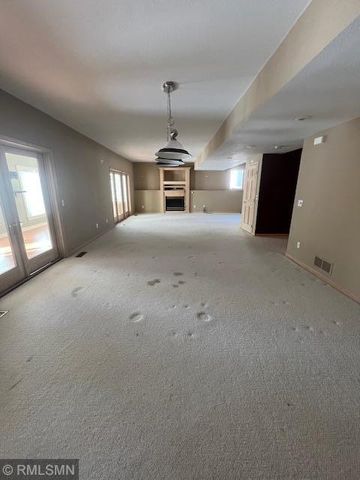 2005 Great Oaks Drive, Burnsville, MN 55337