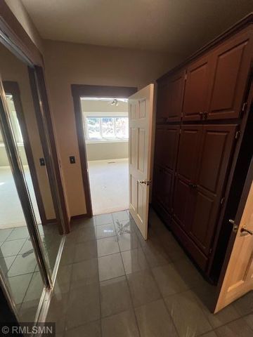 2005 Great Oaks Drive, Burnsville, MN 55337