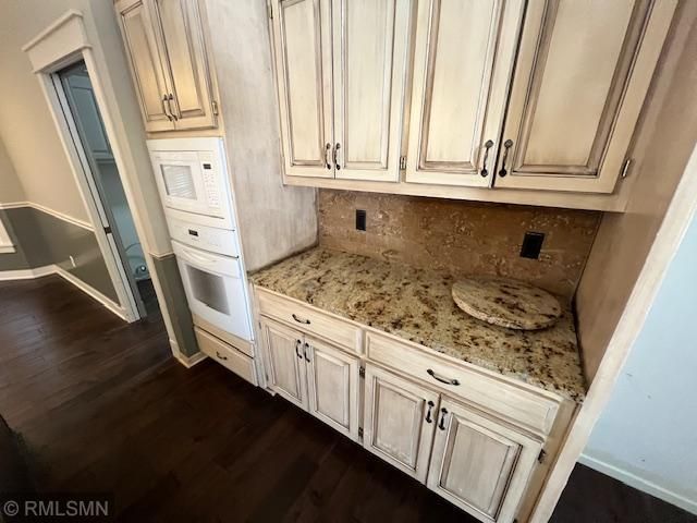 2005 Great Oaks Drive, Burnsville, MN 55337