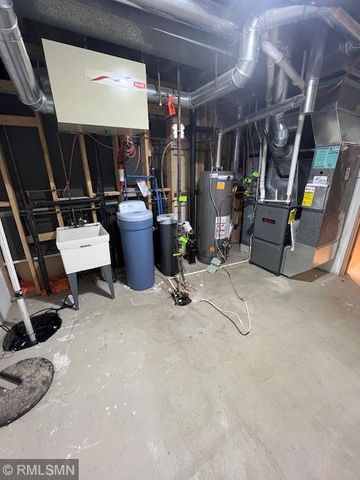 2005 Great Oaks Drive, Burnsville, MN 55337