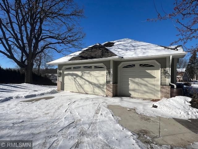 2005 Great Oaks Drive, Burnsville, MN 55337