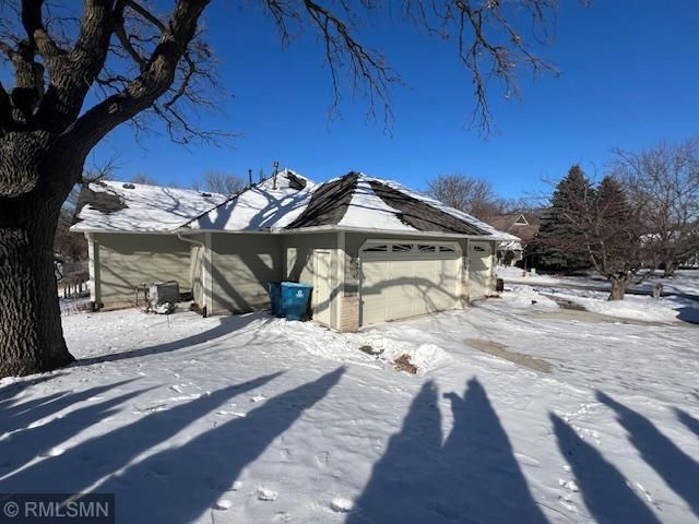 2005 Great Oaks Drive, Burnsville, MN 55337