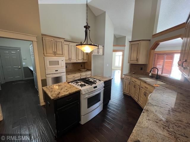 2005 Great Oaks Drive, Burnsville, MN 55337