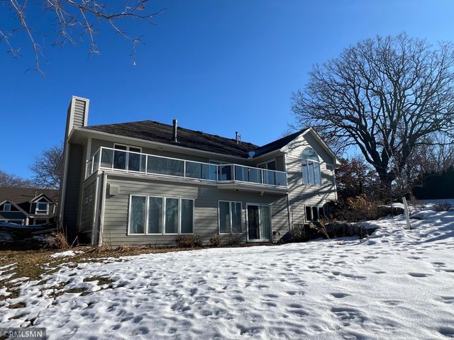 2005 Great Oaks Drive, Burnsville, MN 55337