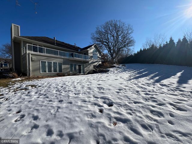 2005 Great Oaks Drive, Burnsville, MN 55337