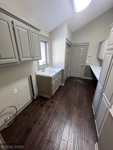 2005 Great Oaks Drive, Burnsville, MN 55337