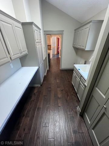 2005 Great Oaks Drive, Burnsville, MN 55337