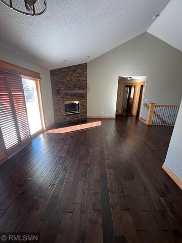 2005 Great Oaks Drive, Burnsville, MN 55337