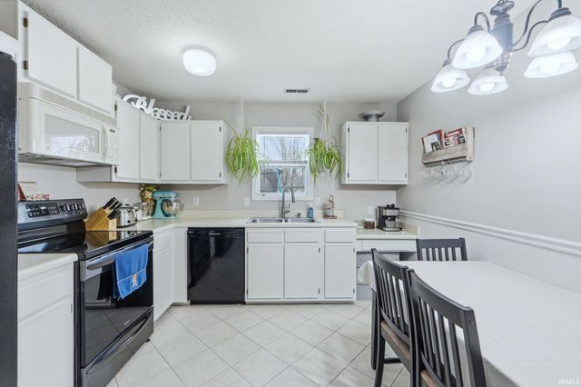 6604 Meadow Wood Place, Fort Wayne, IN 46825