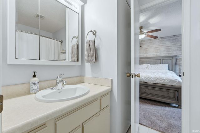 6604 Meadow Wood Place, Fort Wayne, IN 46825