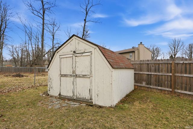 6604 Meadow Wood Place, Fort Wayne, IN 46825