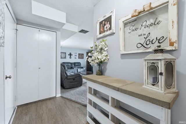 6604 Meadow Wood Place, Fort Wayne, IN 46825