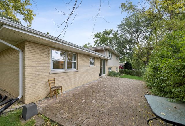 7525 W Manitoba Drive, Palos Heights, IL 60463
